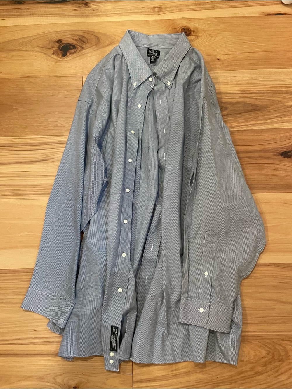 Jos. A. Bank Men's grey Button-Down Dress Shirt